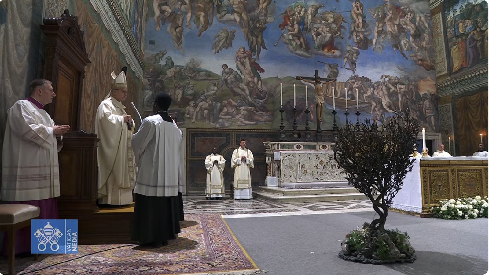 León XIV, en sus primeros bautizos en la Capilla Sixtina