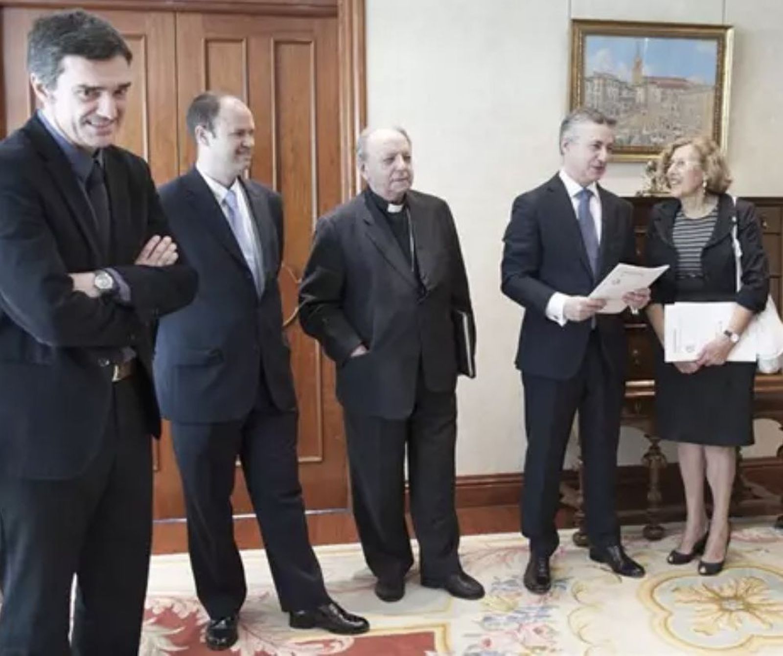 Urkullu, entre Juan María Uriarte y Manuela Carmena