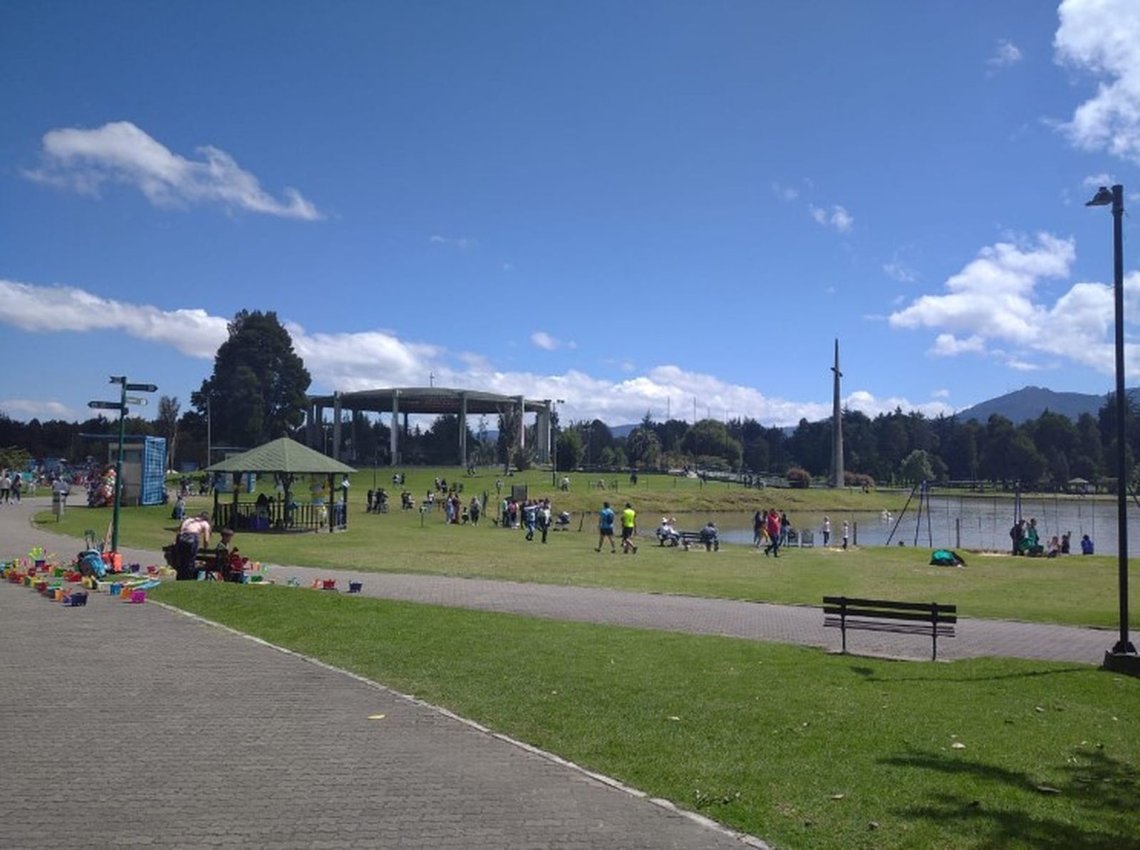 domingo en familia en el parque Simón Bolívar de Bogotá