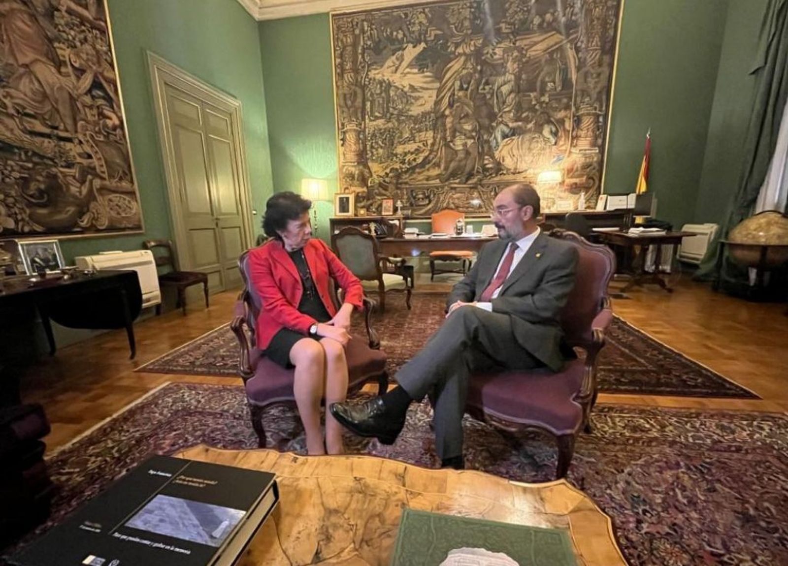 Lambán con la embajadora de España ante la Santa Sede, Isabel Celaá