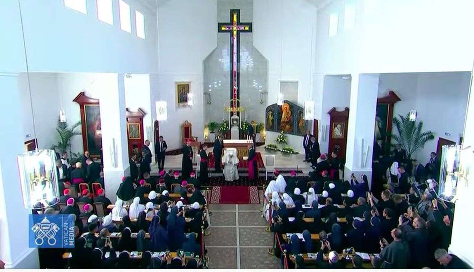 Encuentro del Papa en la catedral de Nursultán