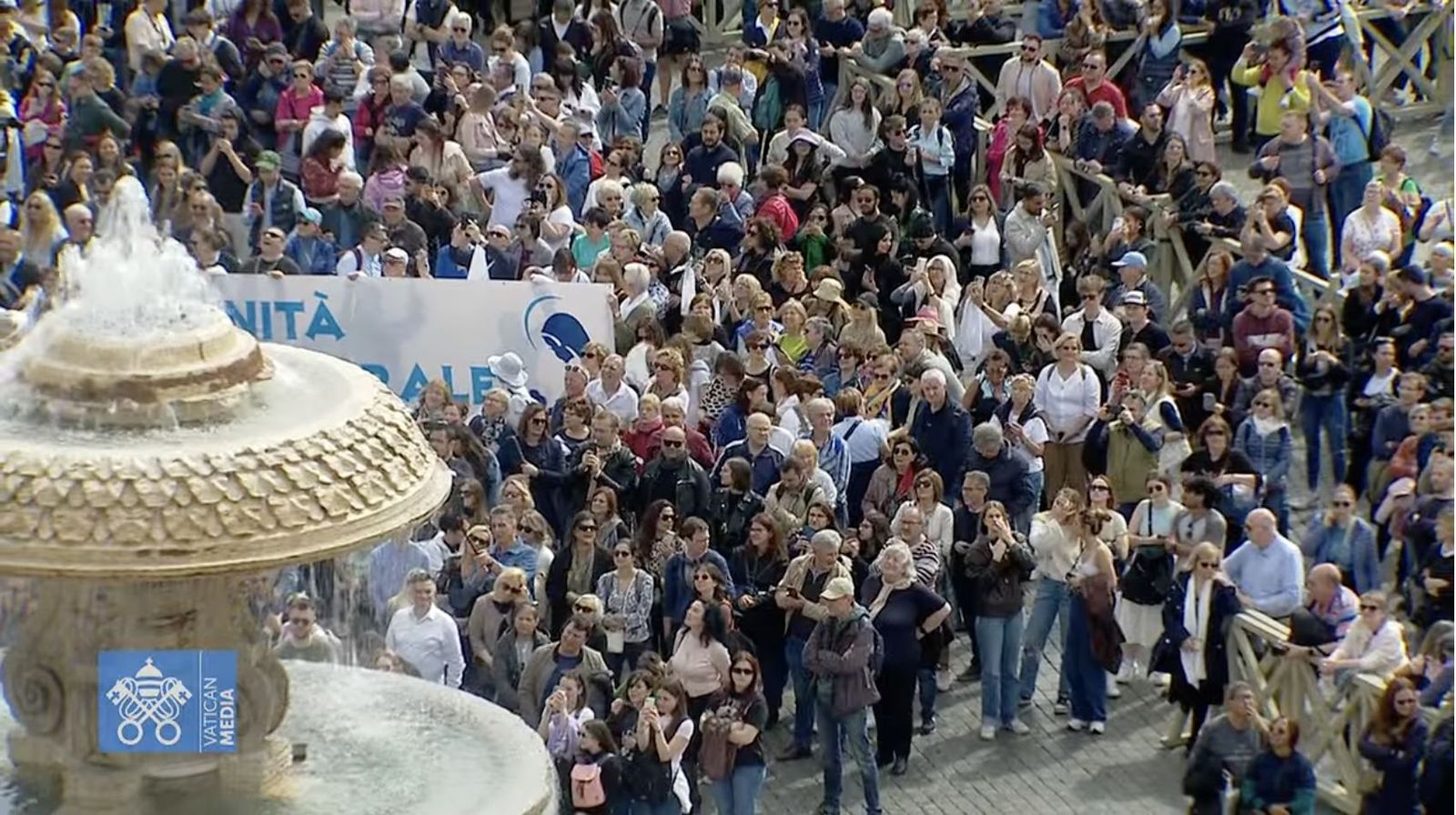 Peregrinos en la plaza de San Pedro
