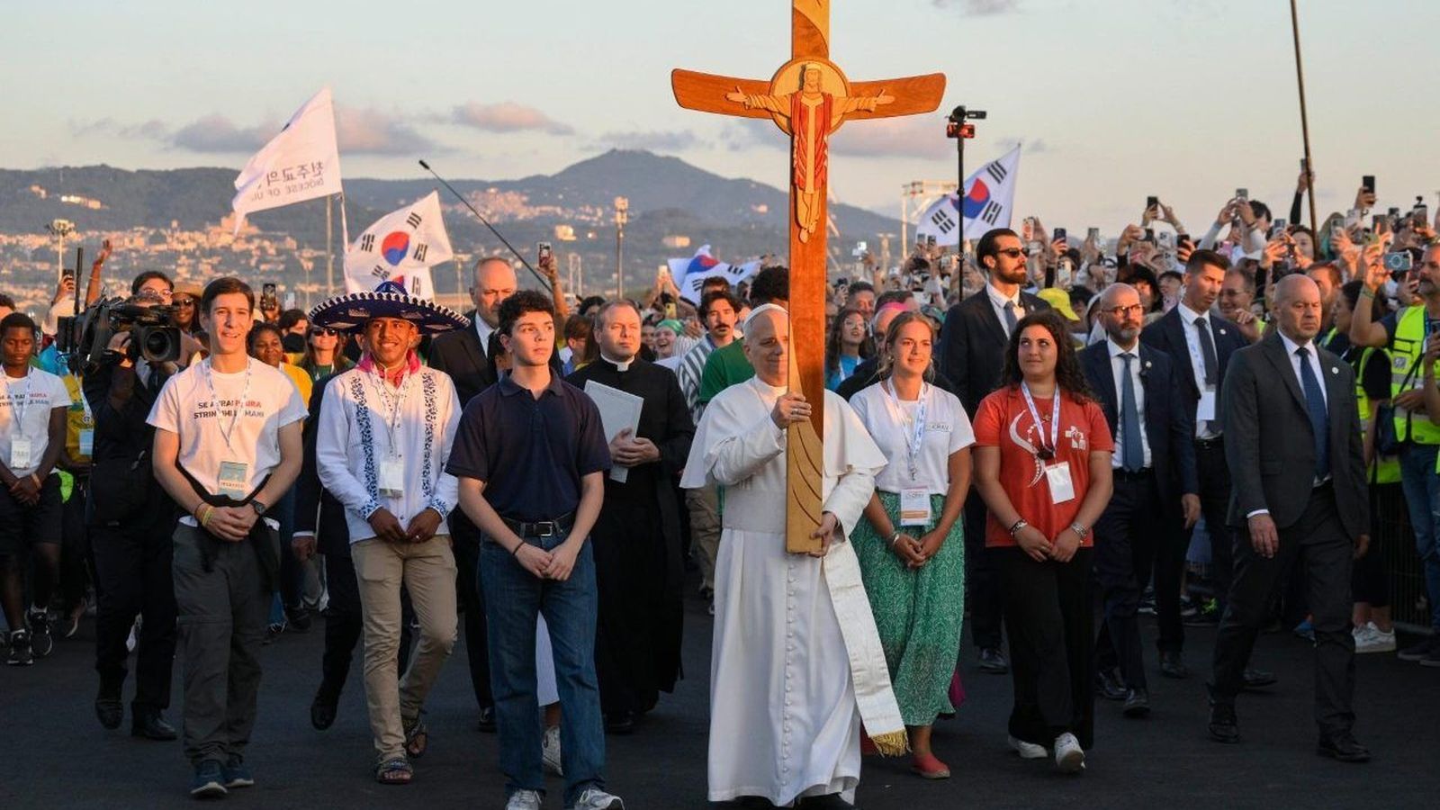 Leon XIV con los jóvenes