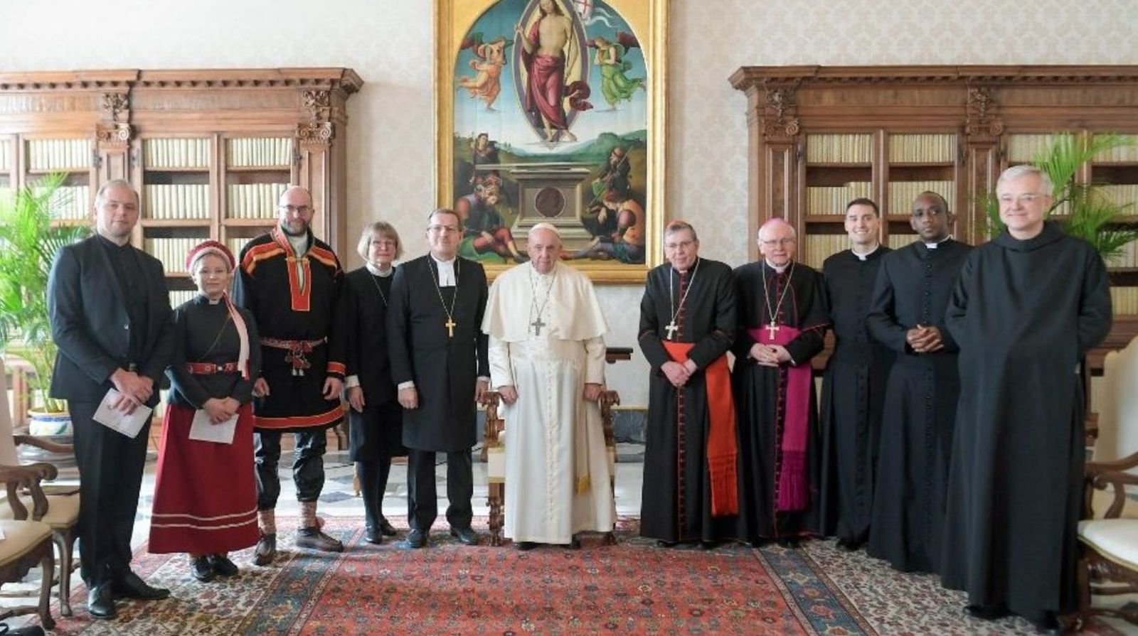 Papa y cristianos de Finlandia
