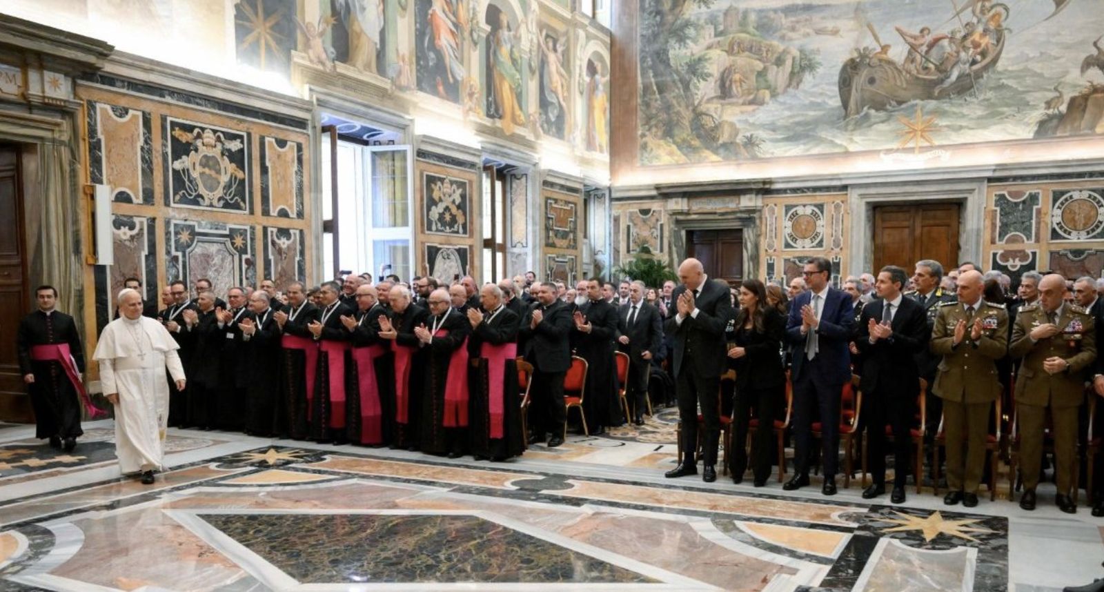 Papa y capellanes militares
