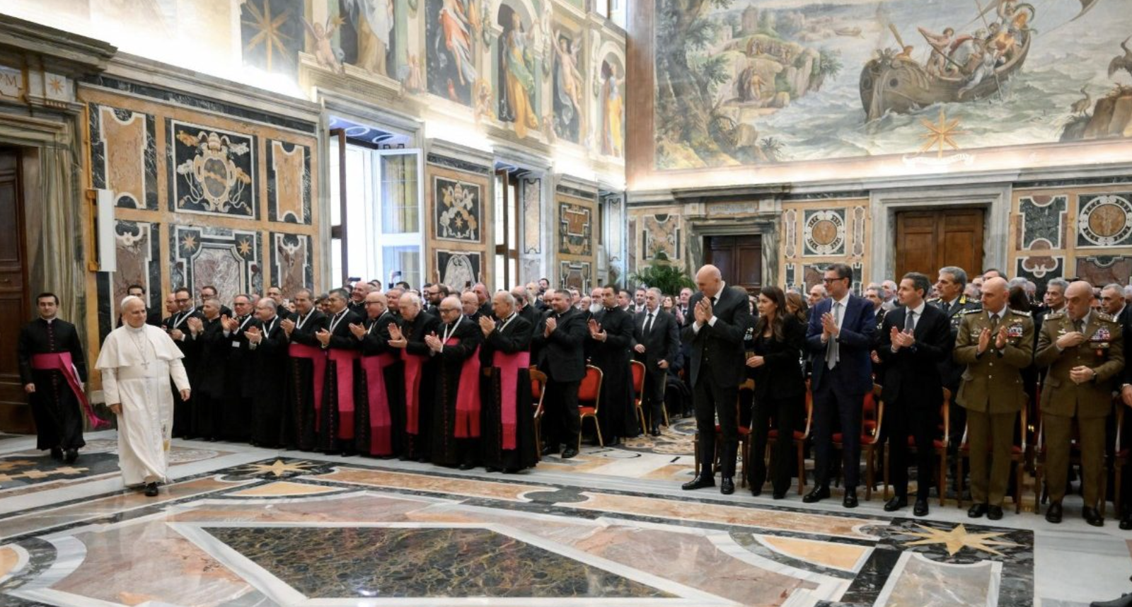Papa y capellanes militares