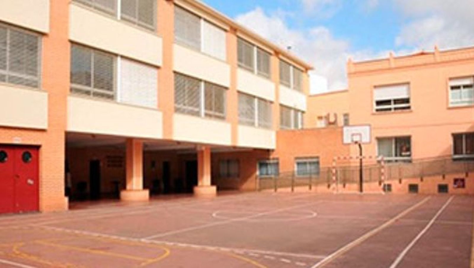 Patio de un colegio de mercedarias
