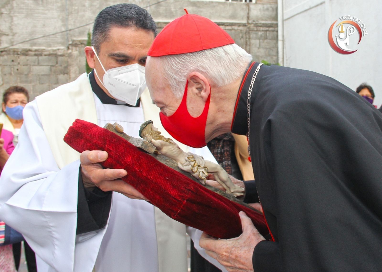 ¿Por qué Jesucristo es un mediador perfecto entre Dios y los hombres? ¿Por qué le bastó entregar su vida una sola vez?