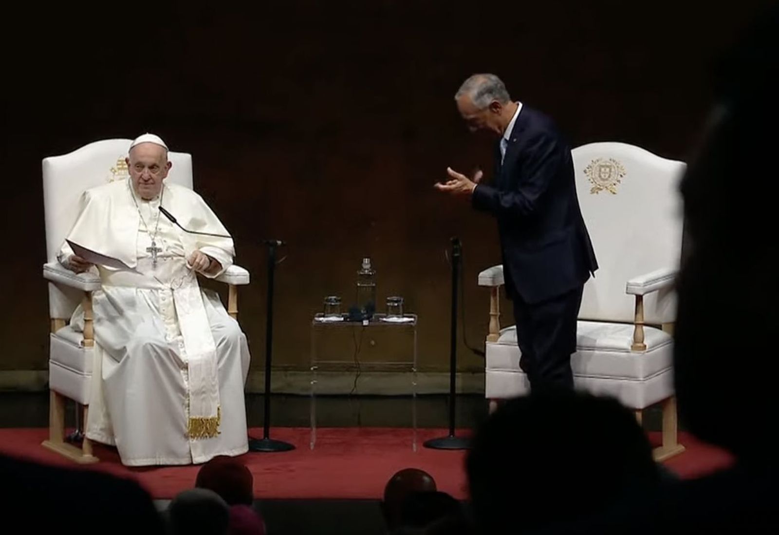 Francisco, aplaudido por el presidente de Portugal tras su discurso