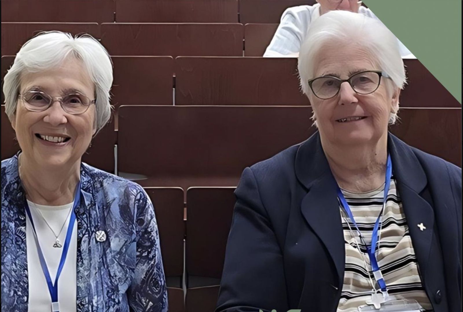 Roxanne Schares (izda) y Patricia Murray