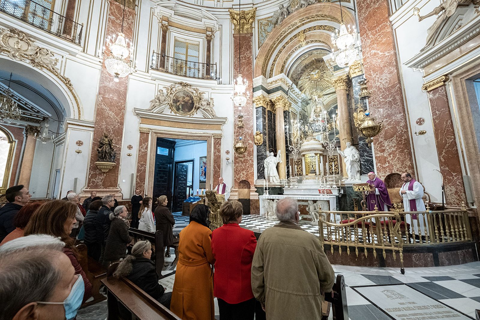 Misa en la basílica de monseñor Enrique Benavent