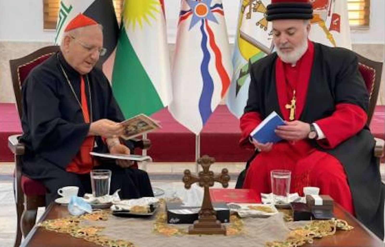 El Patriarca caldeo Luis Raphael Sako y el Patriarca asirio Mar Awa III