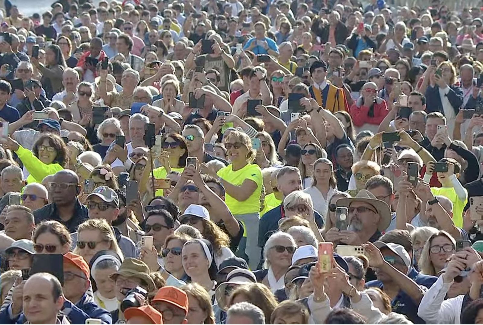Fieles en la audiencia general en la plaza de San Pedro