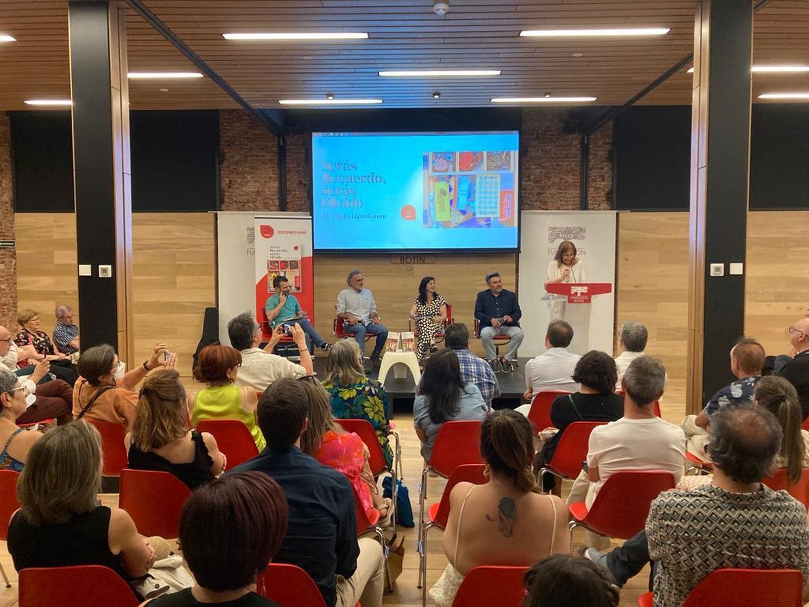 Conchi Martínez leyendo fragmentos de la novela