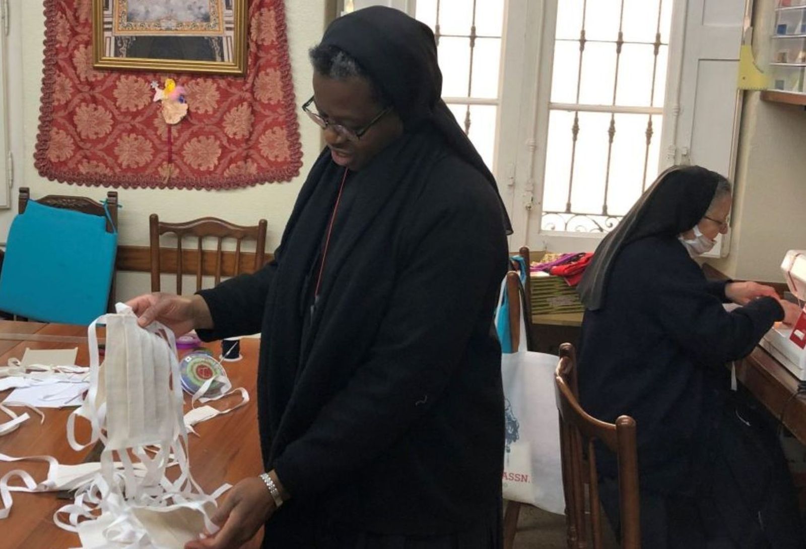 Religiosas de Santa Engracia contribuyen con mascarillas a la movilización contra el coronavirus
