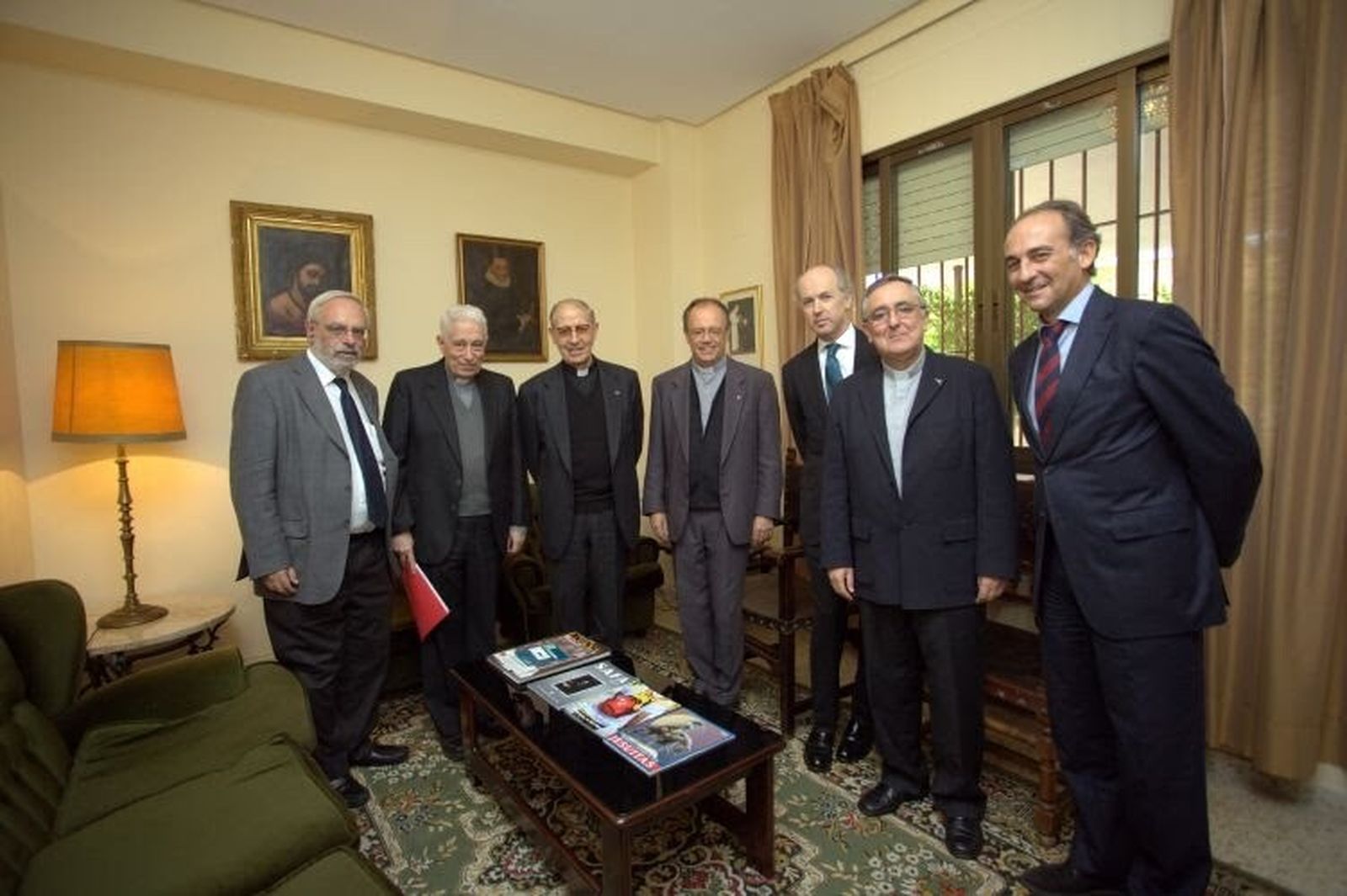 Adolfo Nicolás, durante su visita al proyecto de la Universidad Loyola, en 2011