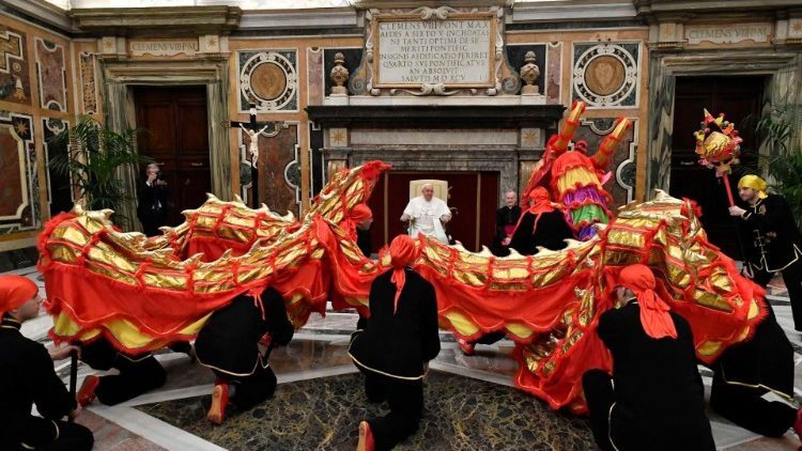 Coreografía durante la audiencia de Francisco a la federación ítalo-china