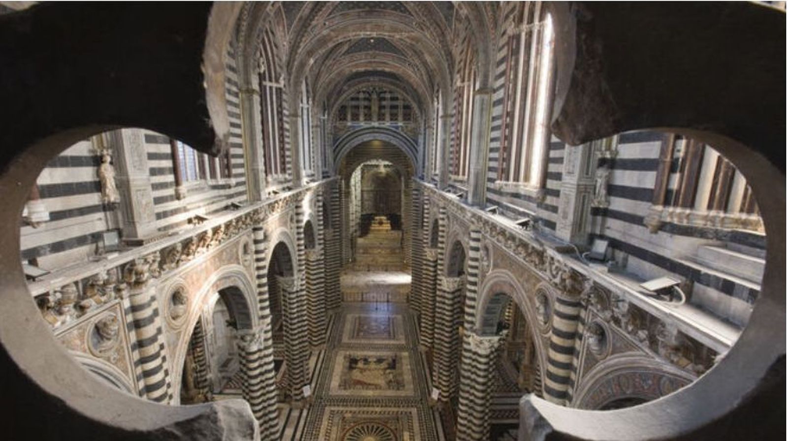 Siena destapa el monumental pavimento de su catedral