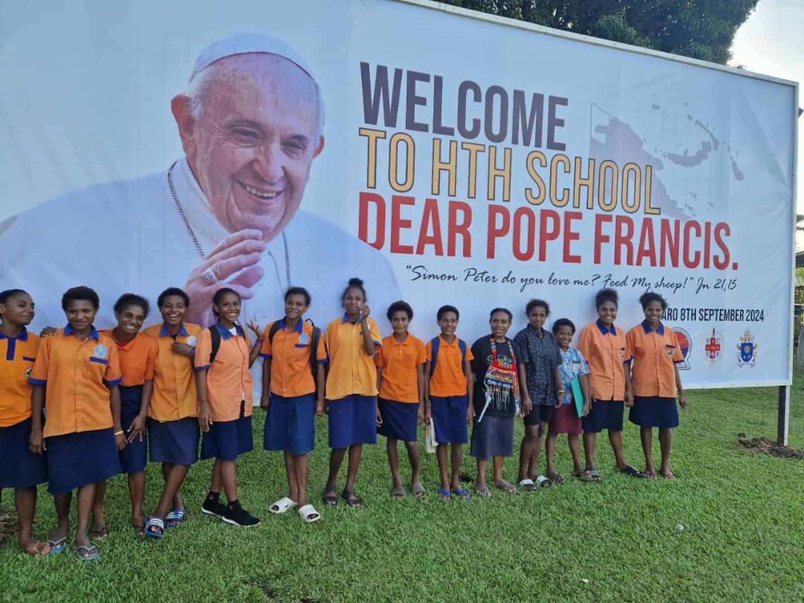 La la Escuela de Humanidades Santísima Trinidad en Papúa-Nueva Guinea espera al Papa.jpg