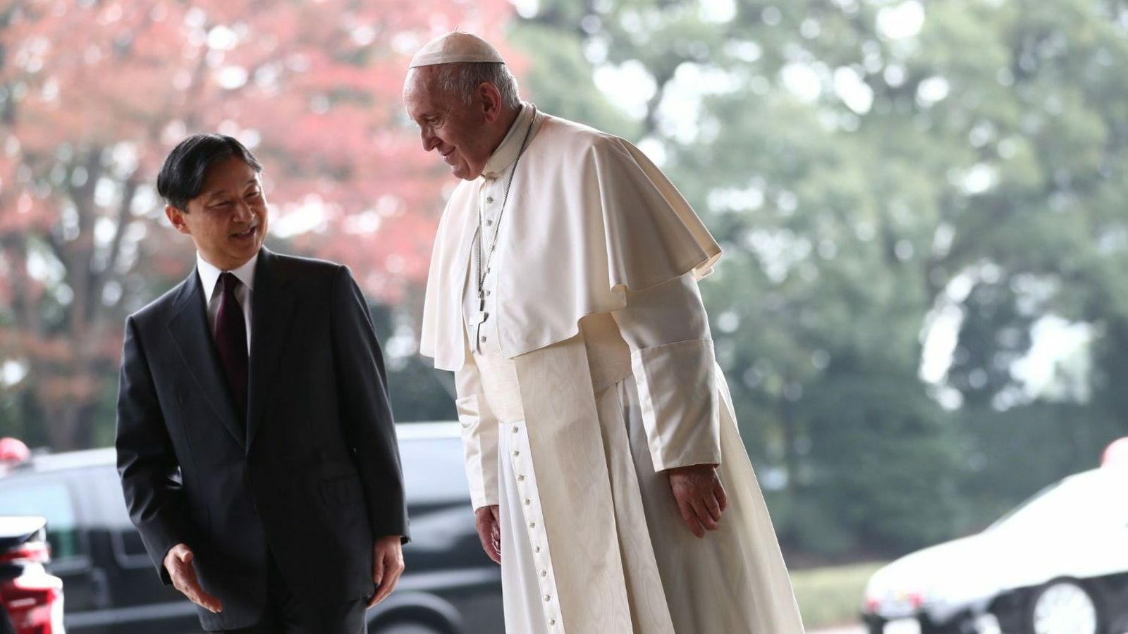 Francisco fue recibido por el emperador a la entrada del palacio