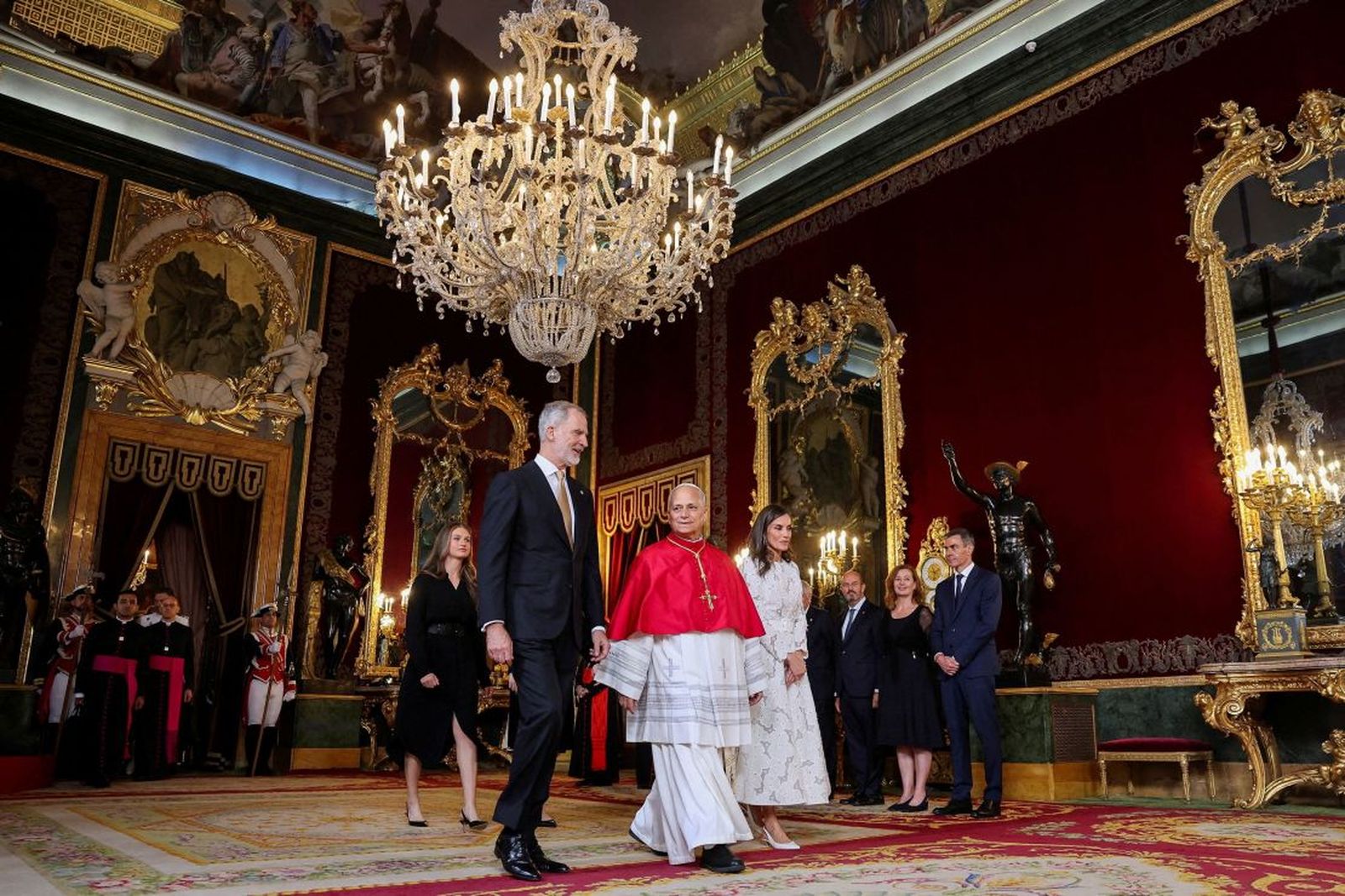 León XIV visita a los reyes de España