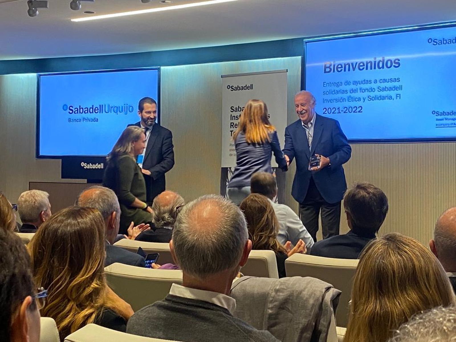 Vicente del Bosque entrega uno de los premios