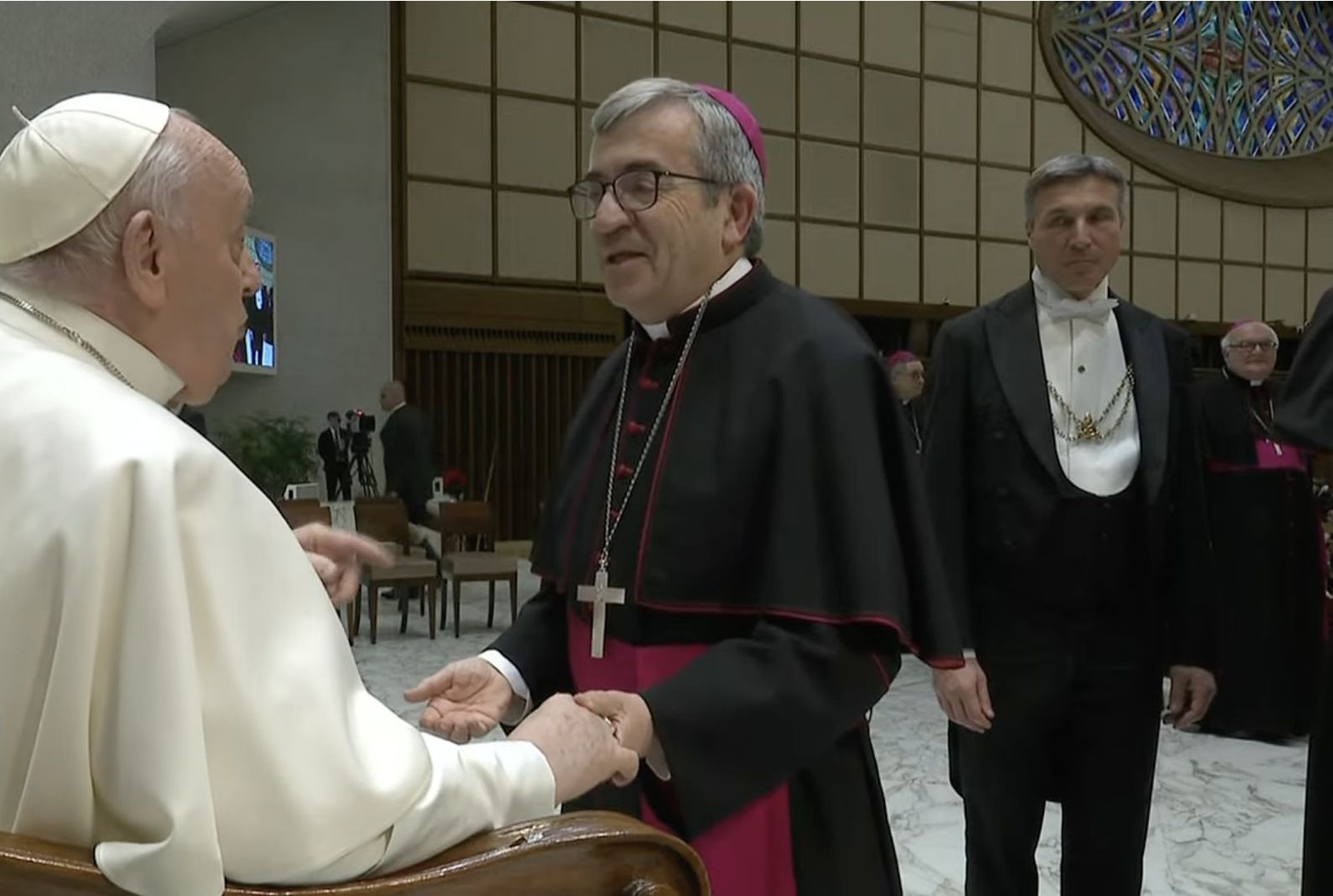 Argüello saluda al Papa tras la audencia