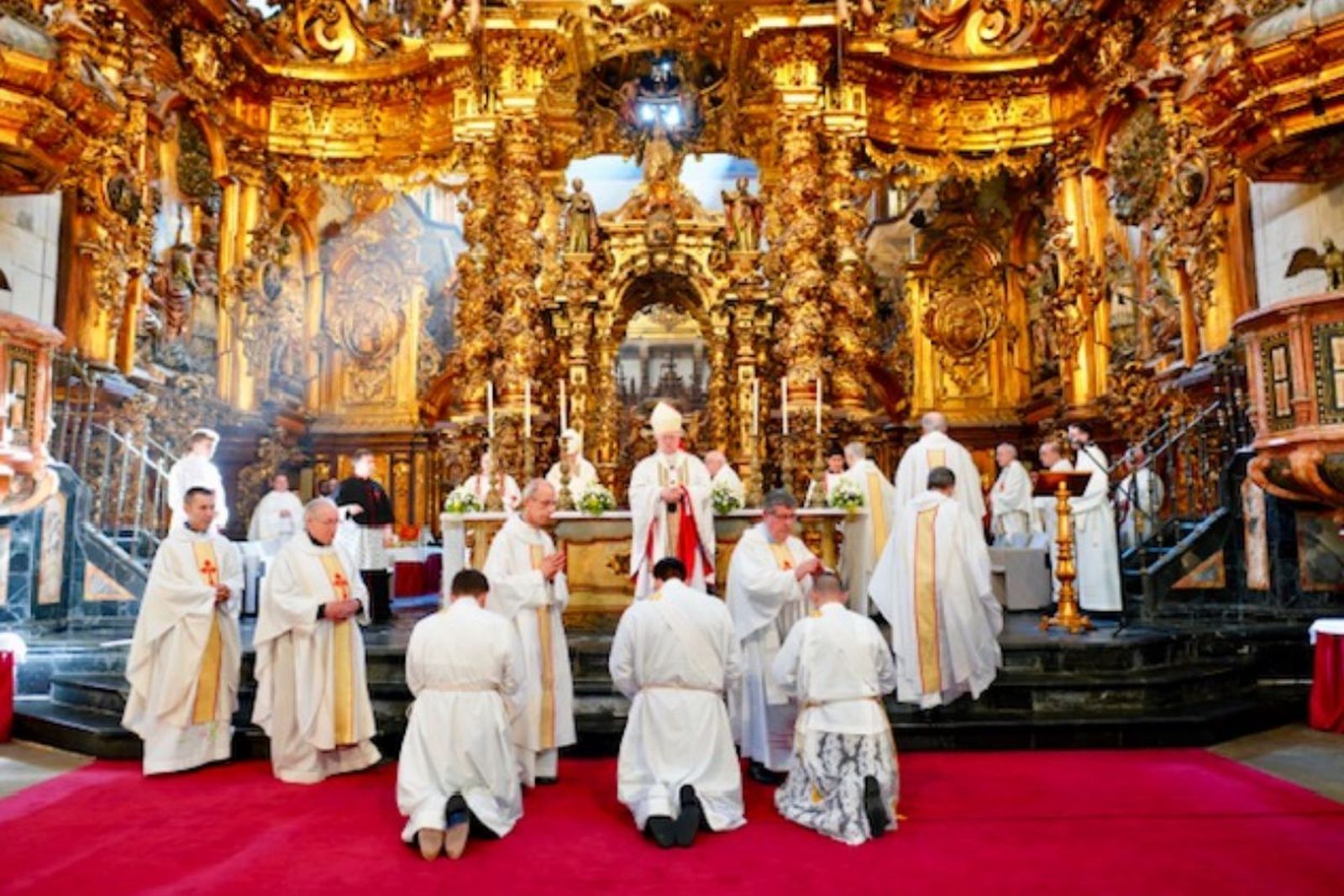 Imposición de manos en Compostela