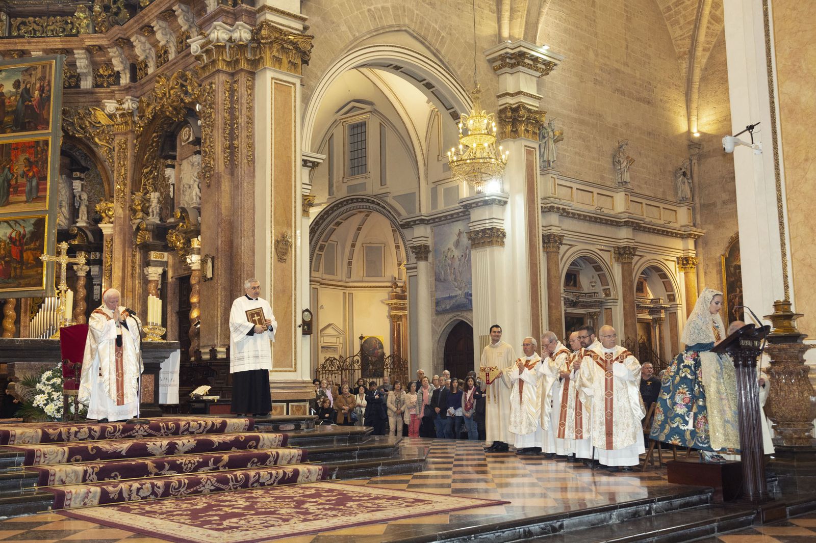El cardenal Cañizares invoca el patronazgo de San José en la misa que ha presidido en la catedral (Fotografía: Manuel Guallart)