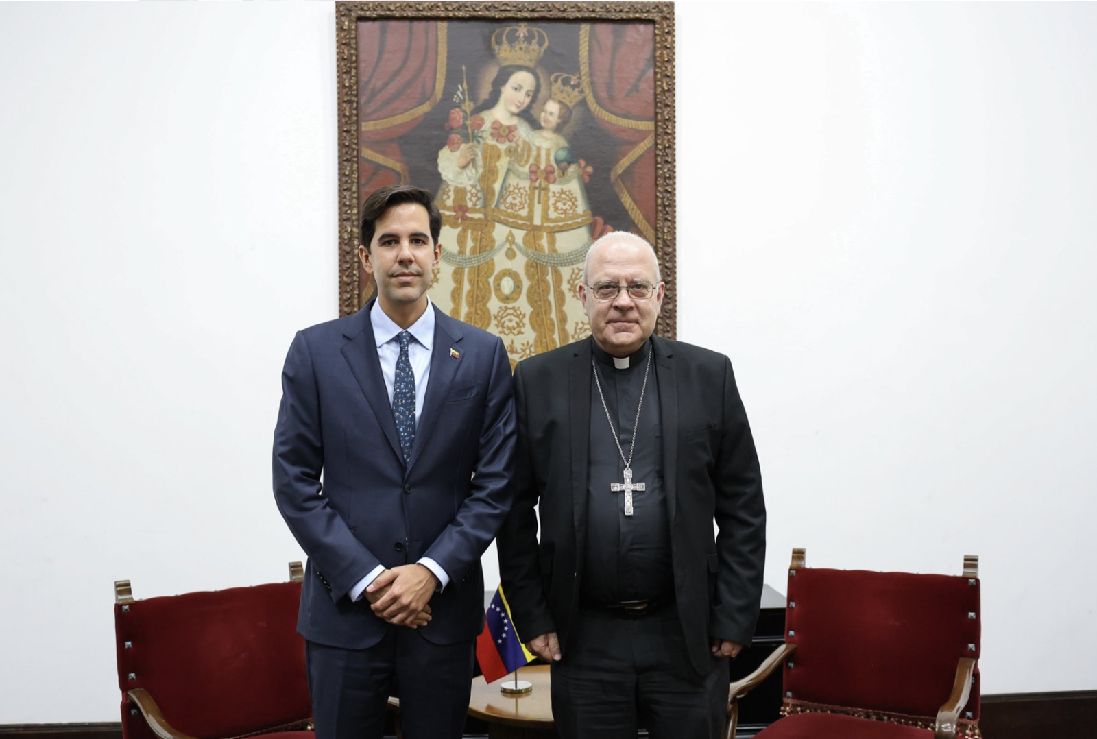 El nuncio Ortega Martín con el viceministro Oliver Blanco