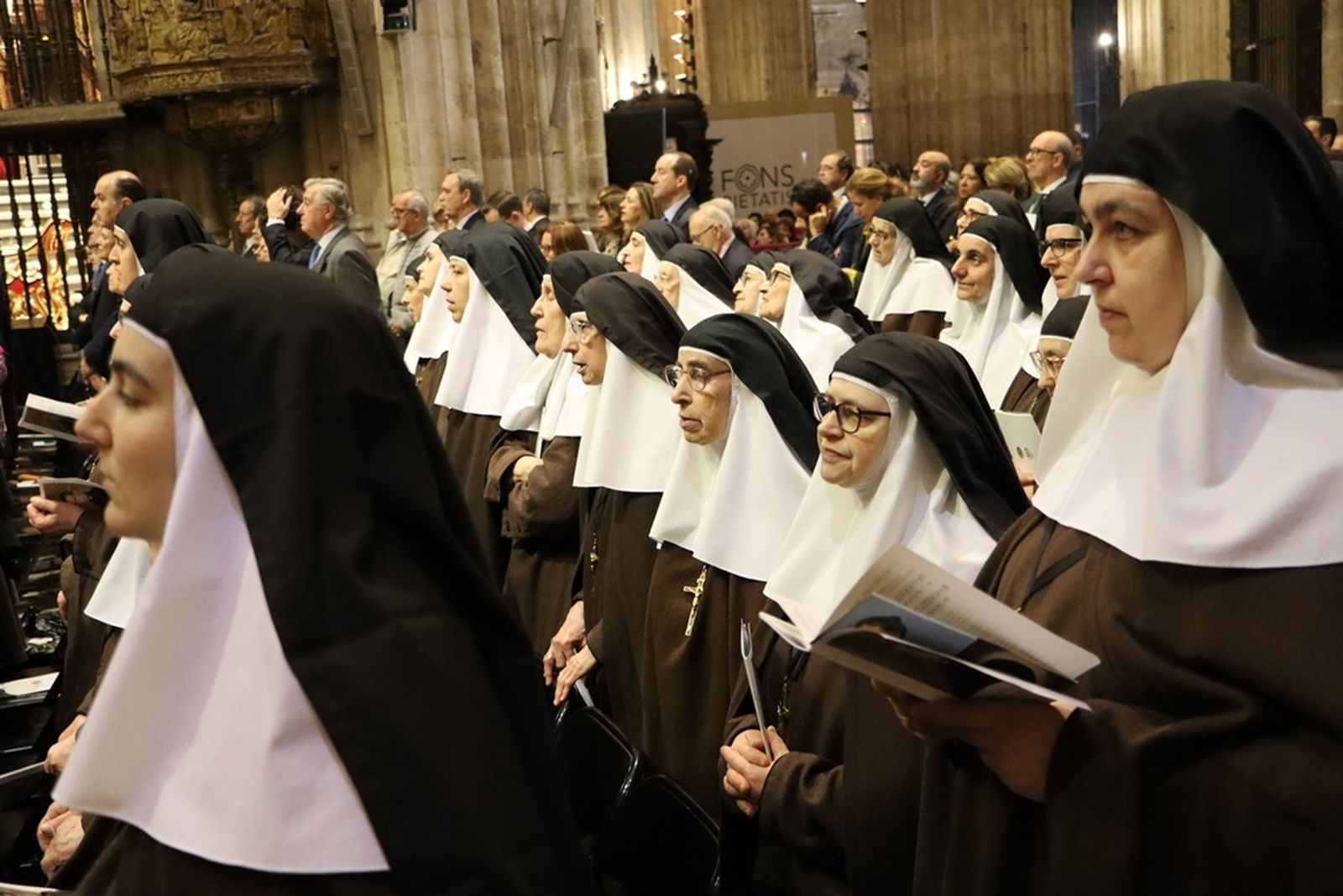 Las monjas de la cruz, durante la ceremonia