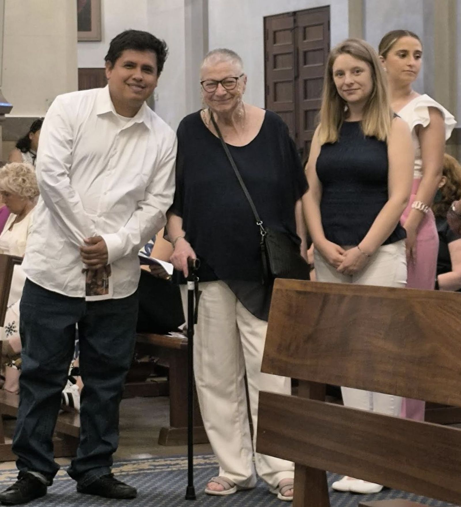 Amelia con algunos de sus confirmandos