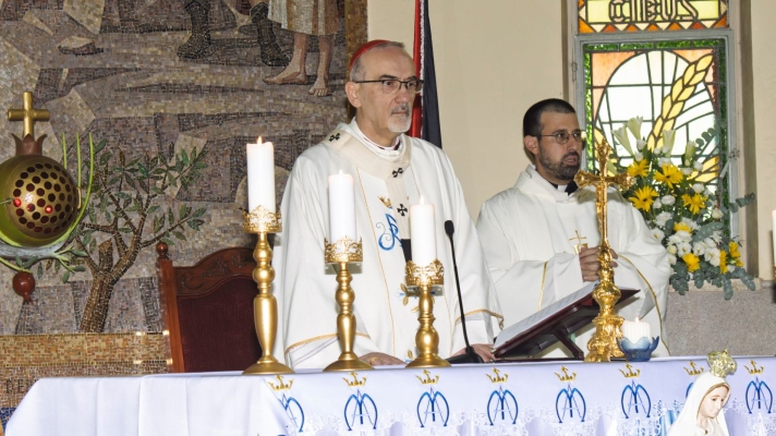 Pizzaballa, en Taybeh, con el párroco