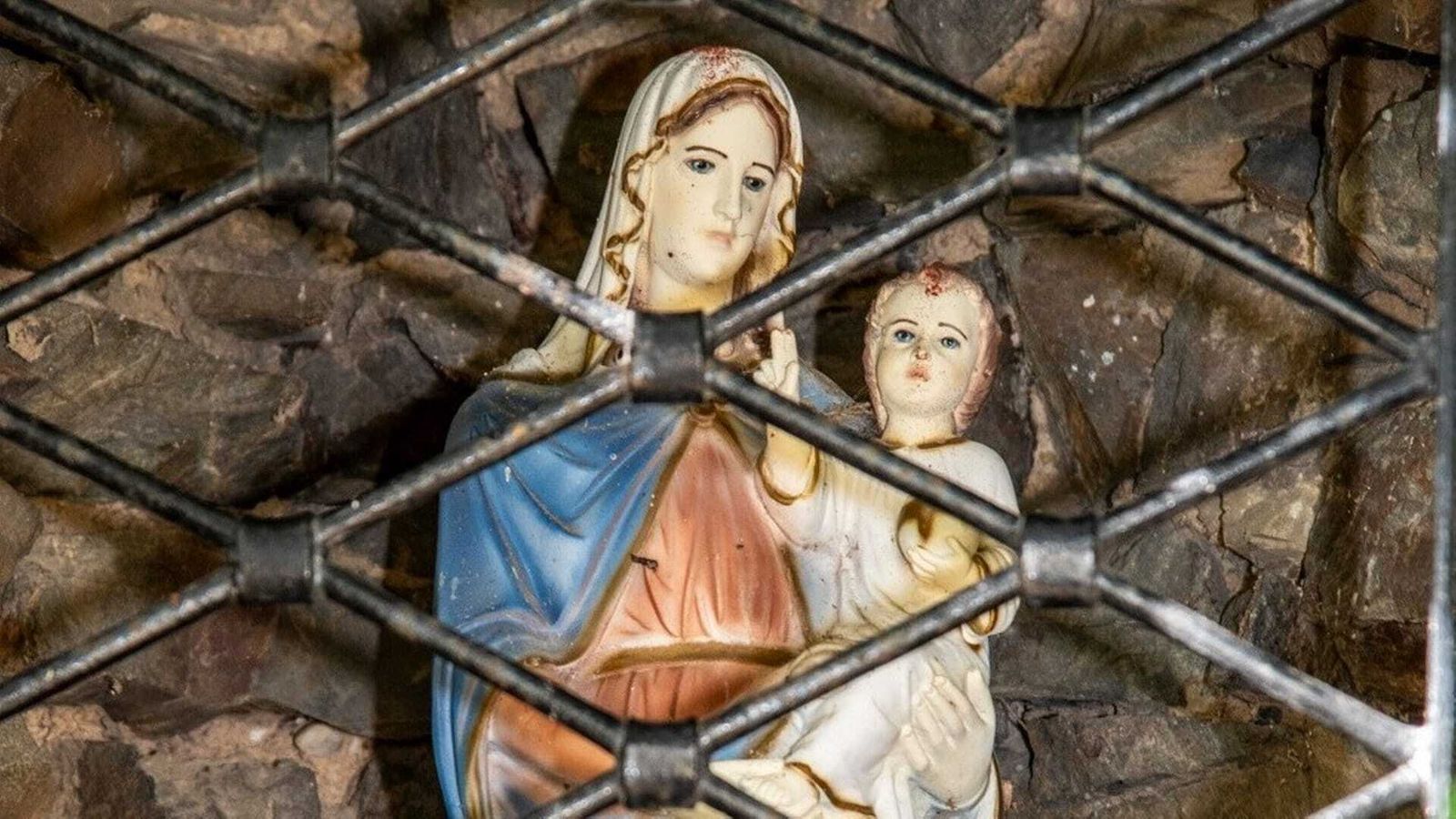 La imagen de la Virgen y el Niño con el 'sudor de sangre' en sus cabezas