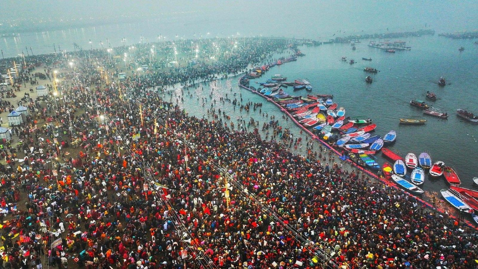 Los fieles celebran el Kumbh Mela en Uttar Pradesh