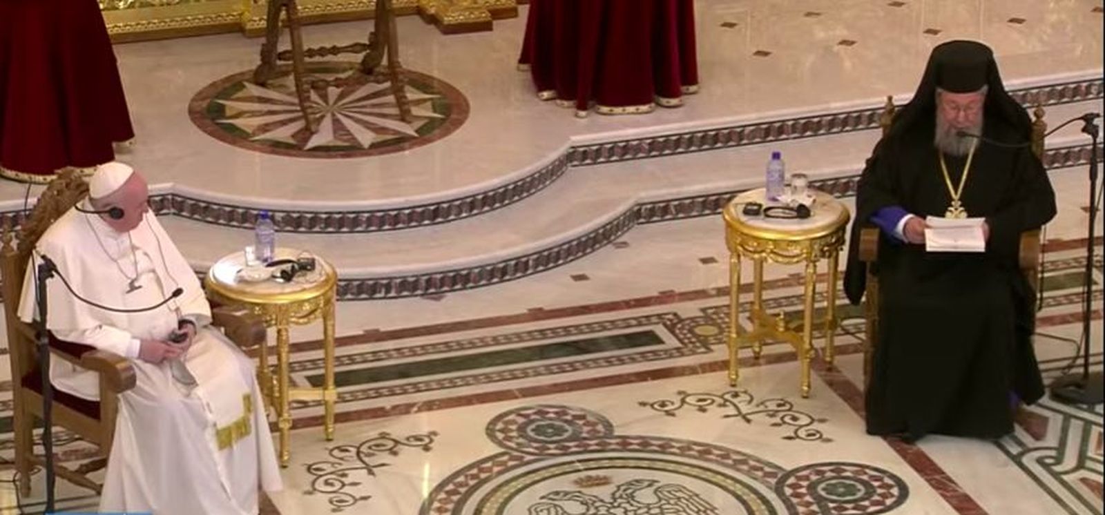 Bergoglio escucha al patriarca ortodoxo