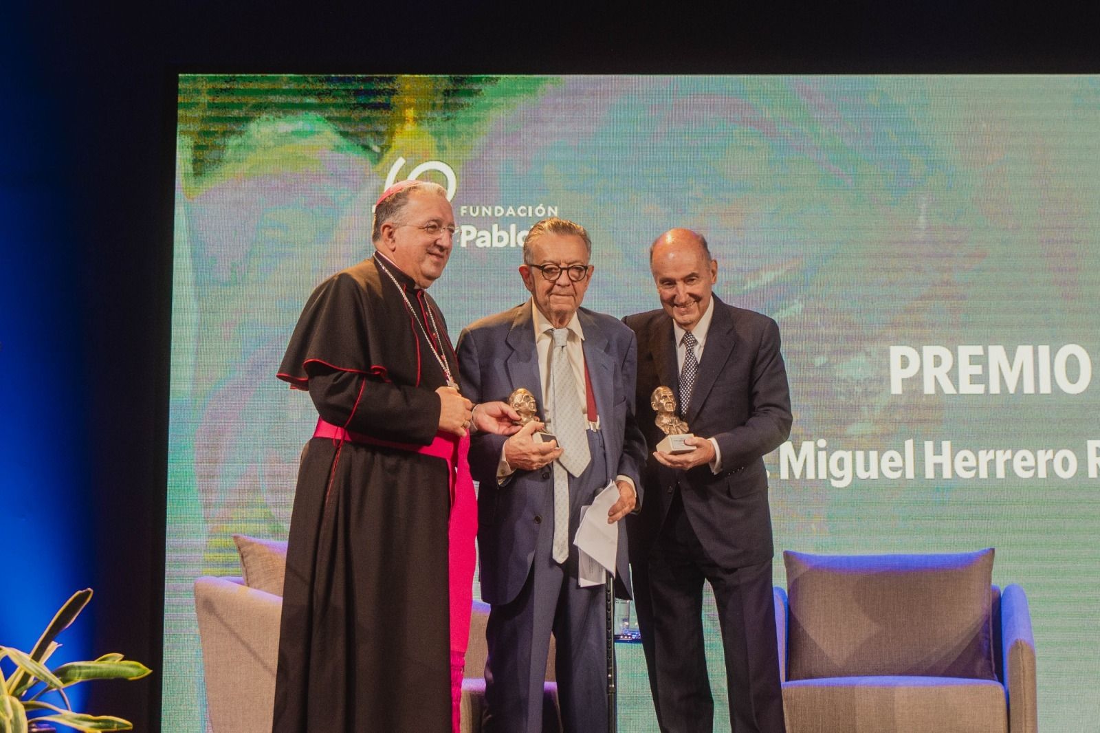 Miquel Roca y Herrero de Miñón, con Ginés García Beltrán