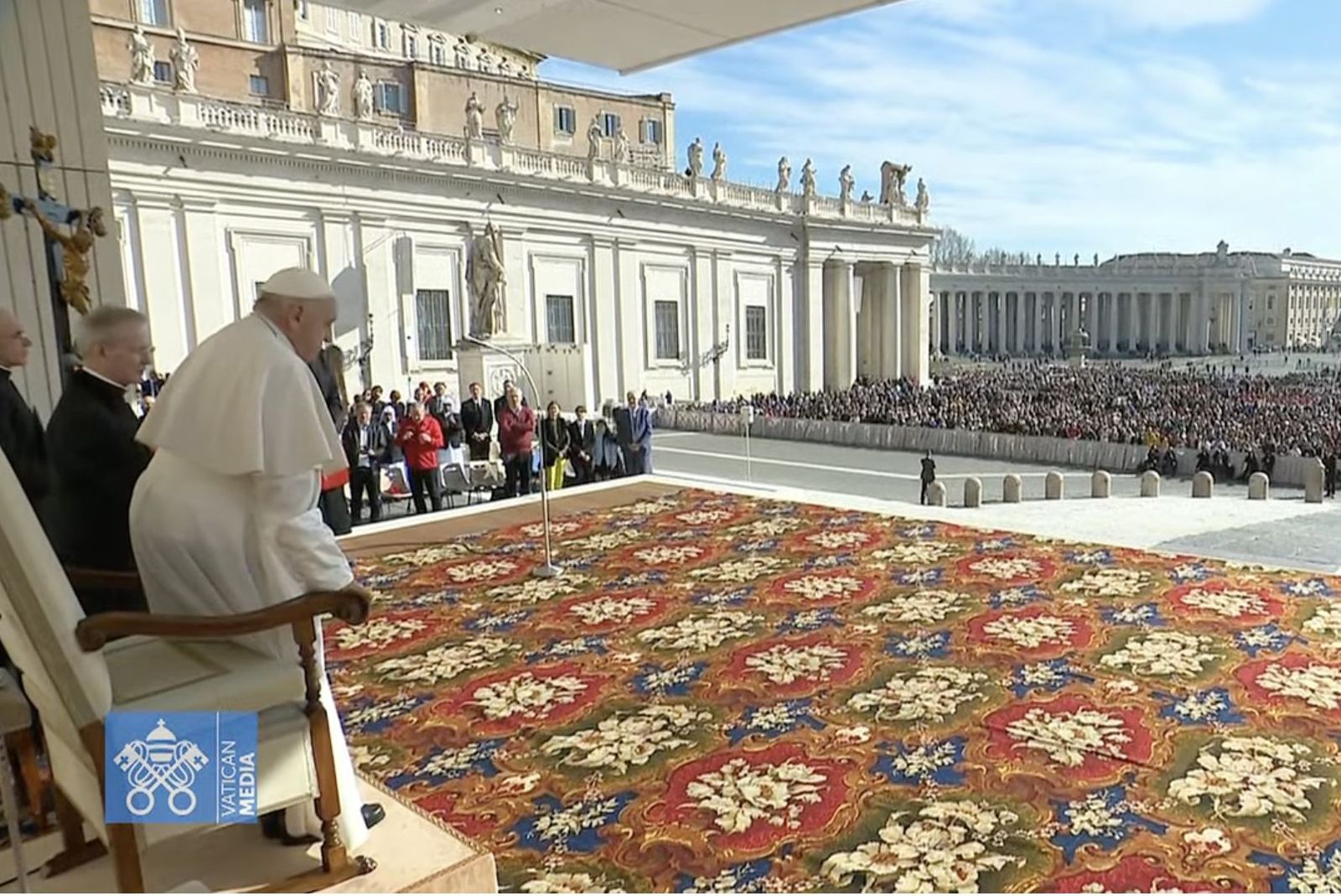 El Papa, ante los fieles en la plaza de San Pedro