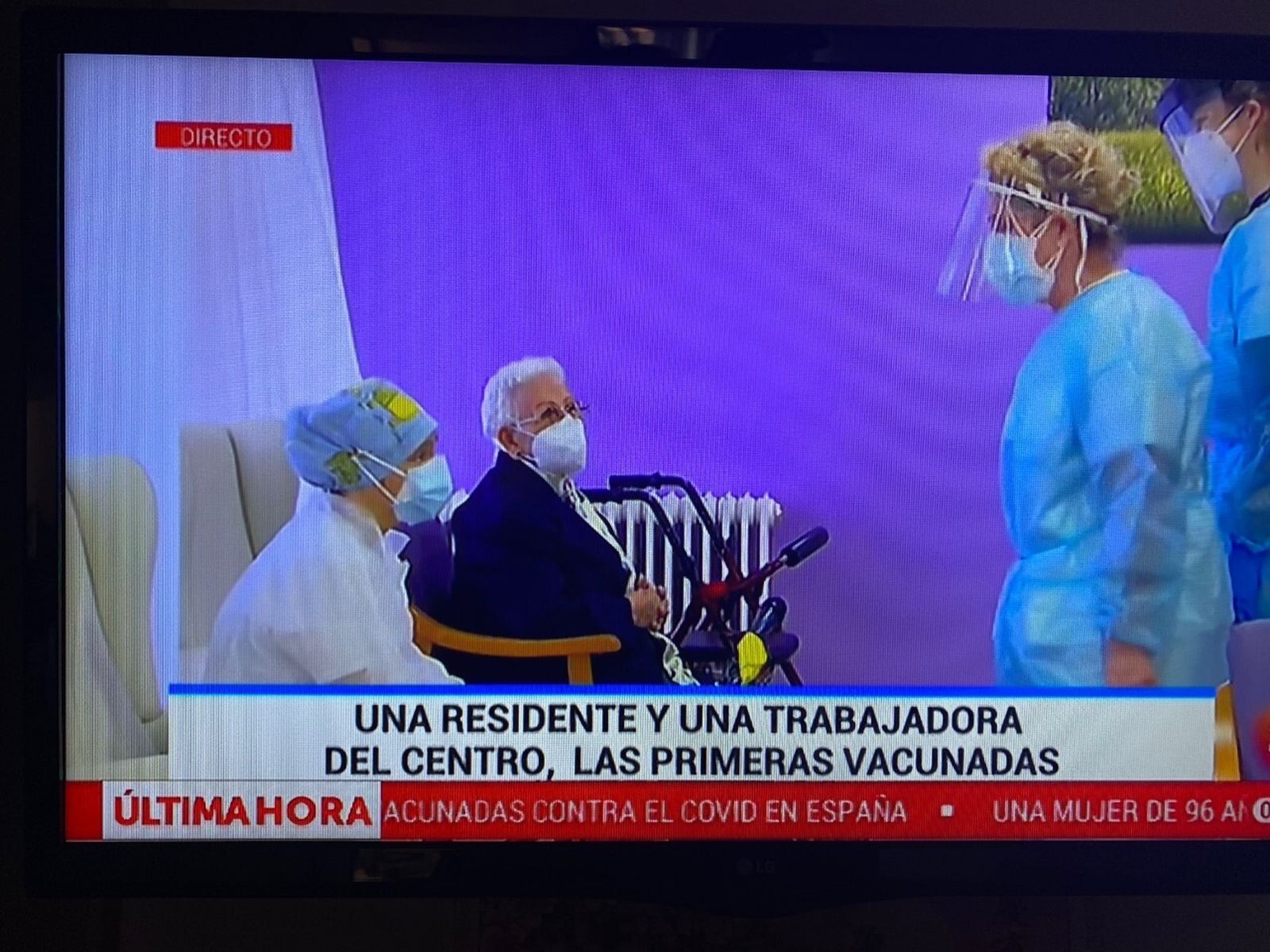 Araceli y Mónica, las primeras vacunadas de España