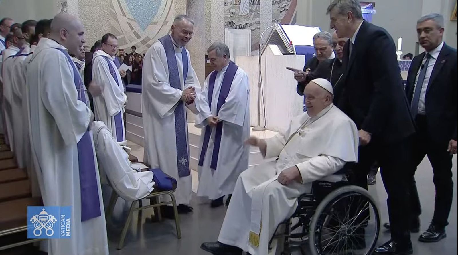 El Papa, con los sacerdotes