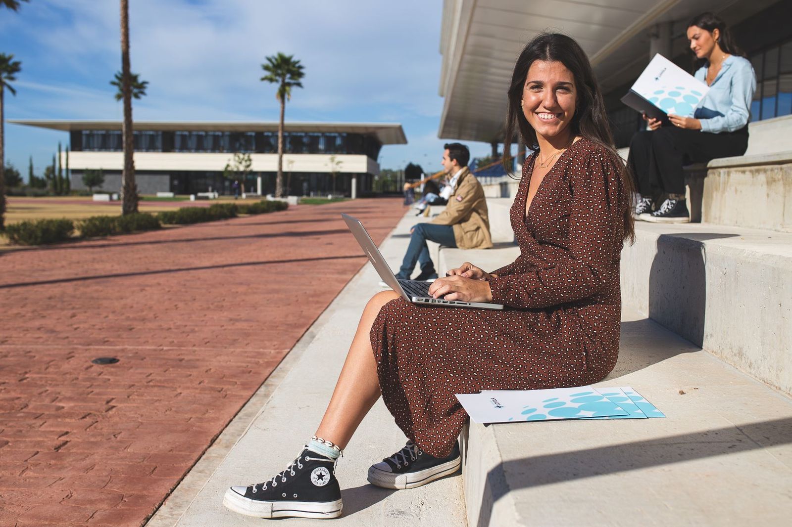 Estudiantes en el campus de Sevilla