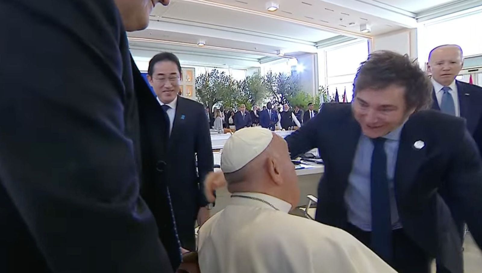 Milei sale al encuentro de Francisco