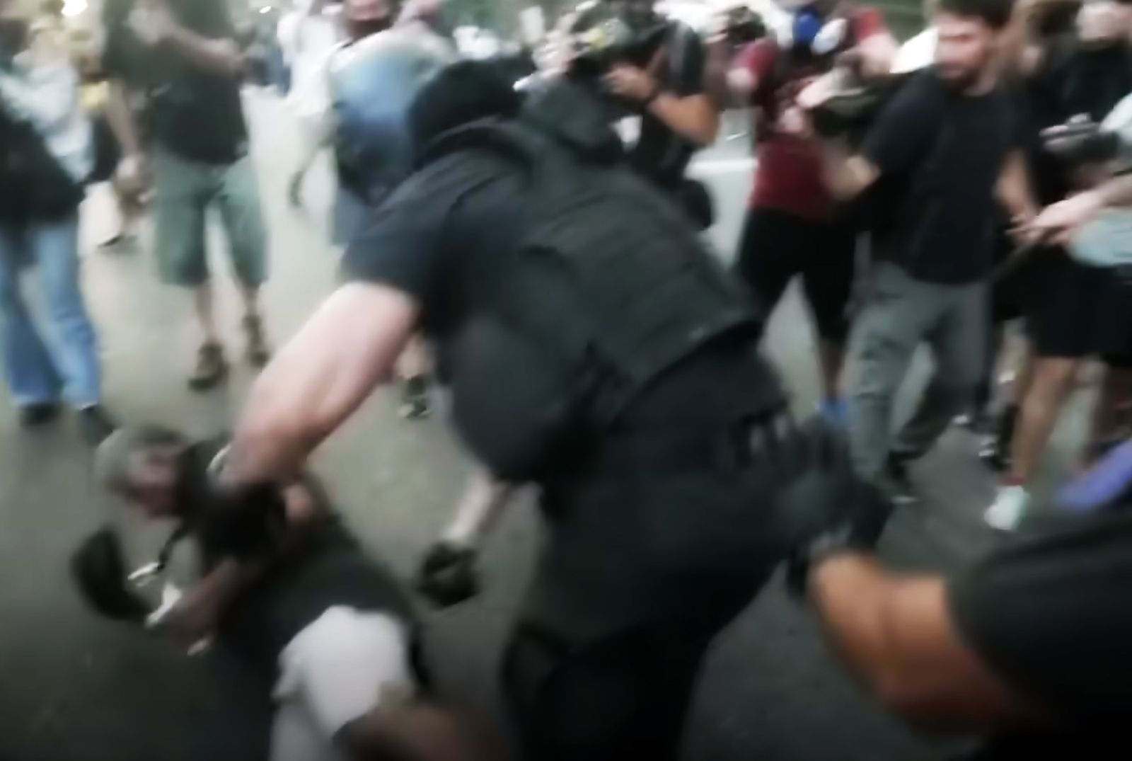 A palos con los jubilados argentinos