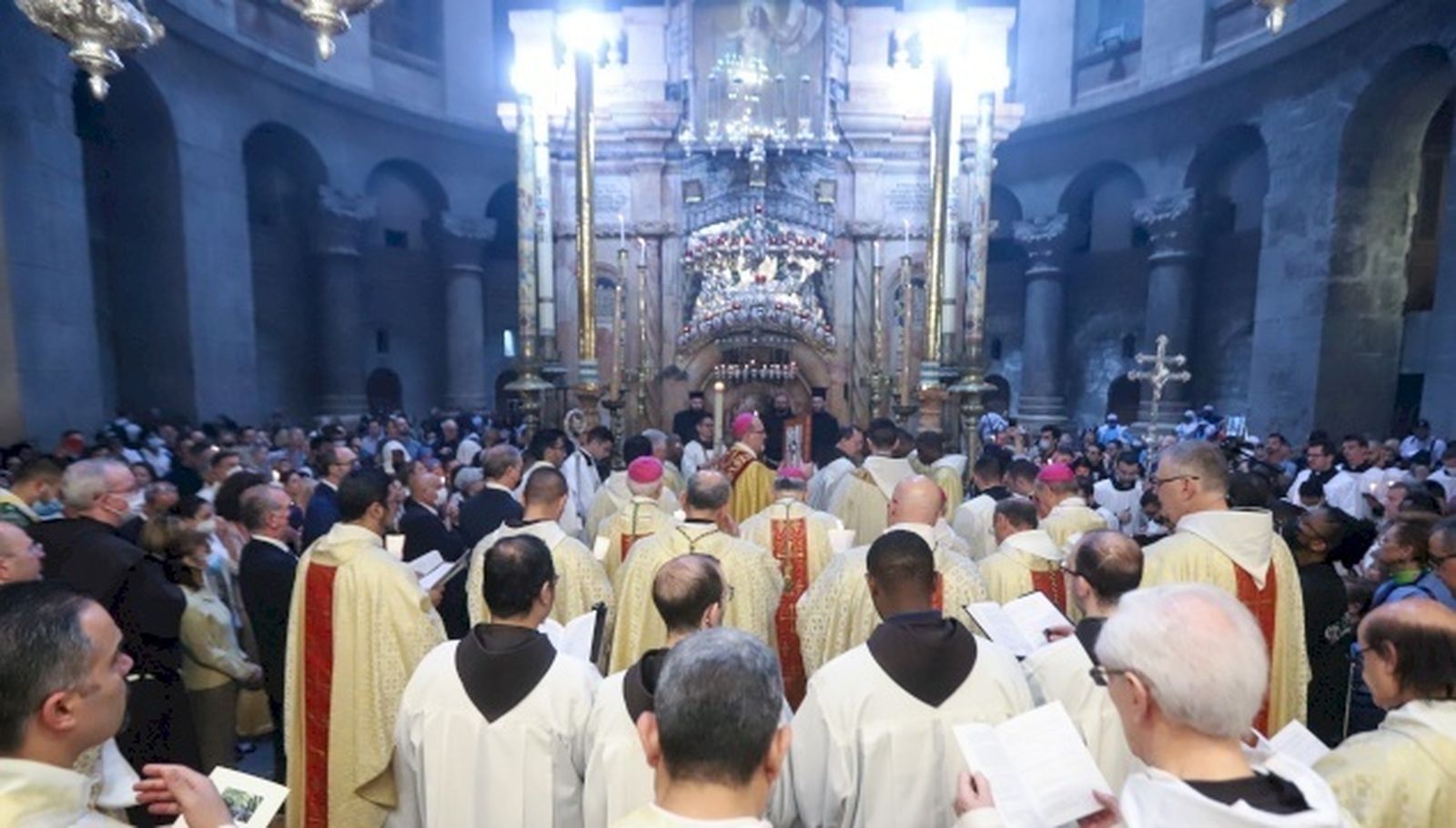 Pizzaballa, en la Misa de Pascua en el Santo Sepulcro