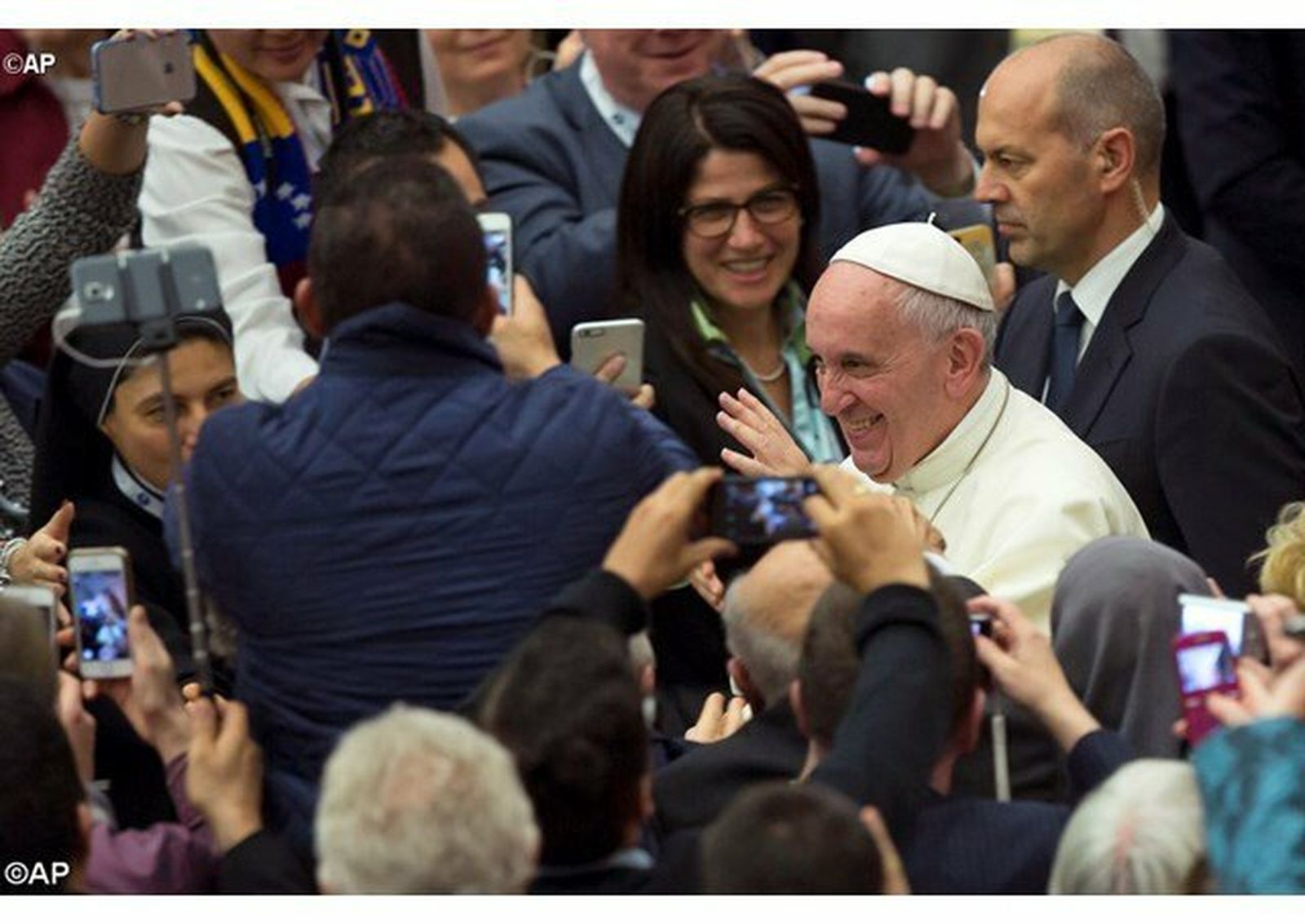 El Papa, a los educadores católicos