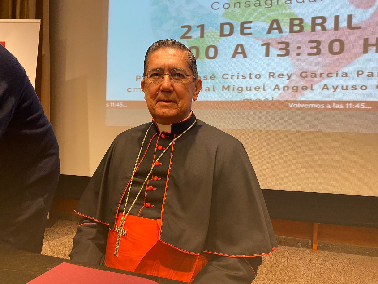 Entrevista al cardenal Ayuso