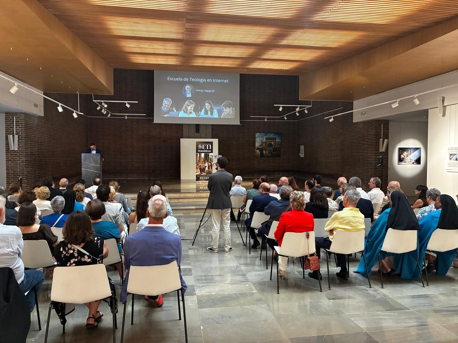 Presentación de la Escuela de Teología en Internet