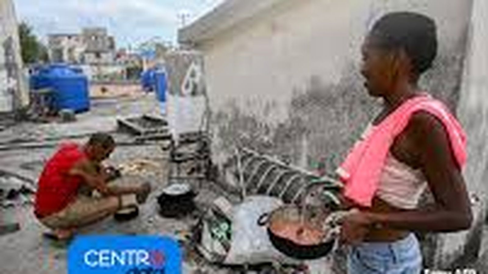 Hambre en Cuba. Cubanos buscando alimentos entre la basura