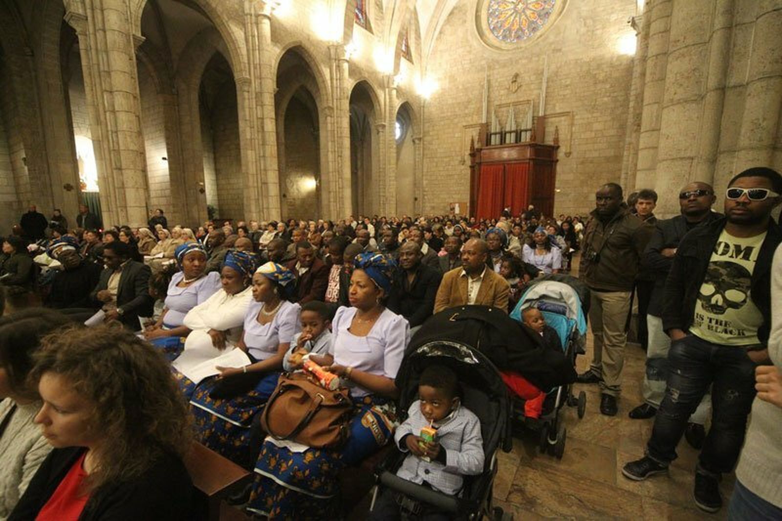 Refugiados escuchan a Osoro