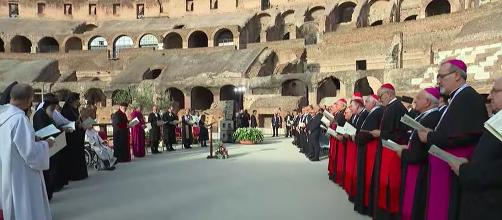 Oración por la paz en el Coliseo